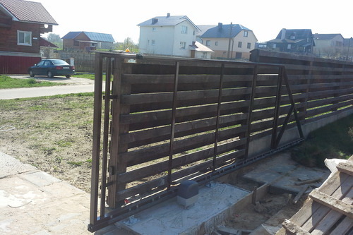 Установка откатных ворот